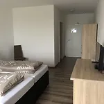 Krieger Liebeshotel